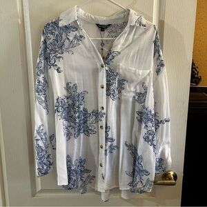 Club Z Collection 2X Blouse/Cover up white/blue floral Flowy beachy 100% rayon